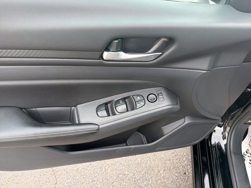 Used 2025 Nissan Altima 2.5 SV FWD image 20