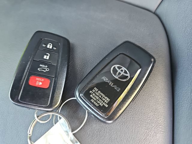 Used 2022 Toyota RAV4 XLE Premium AWD/4WD image 33