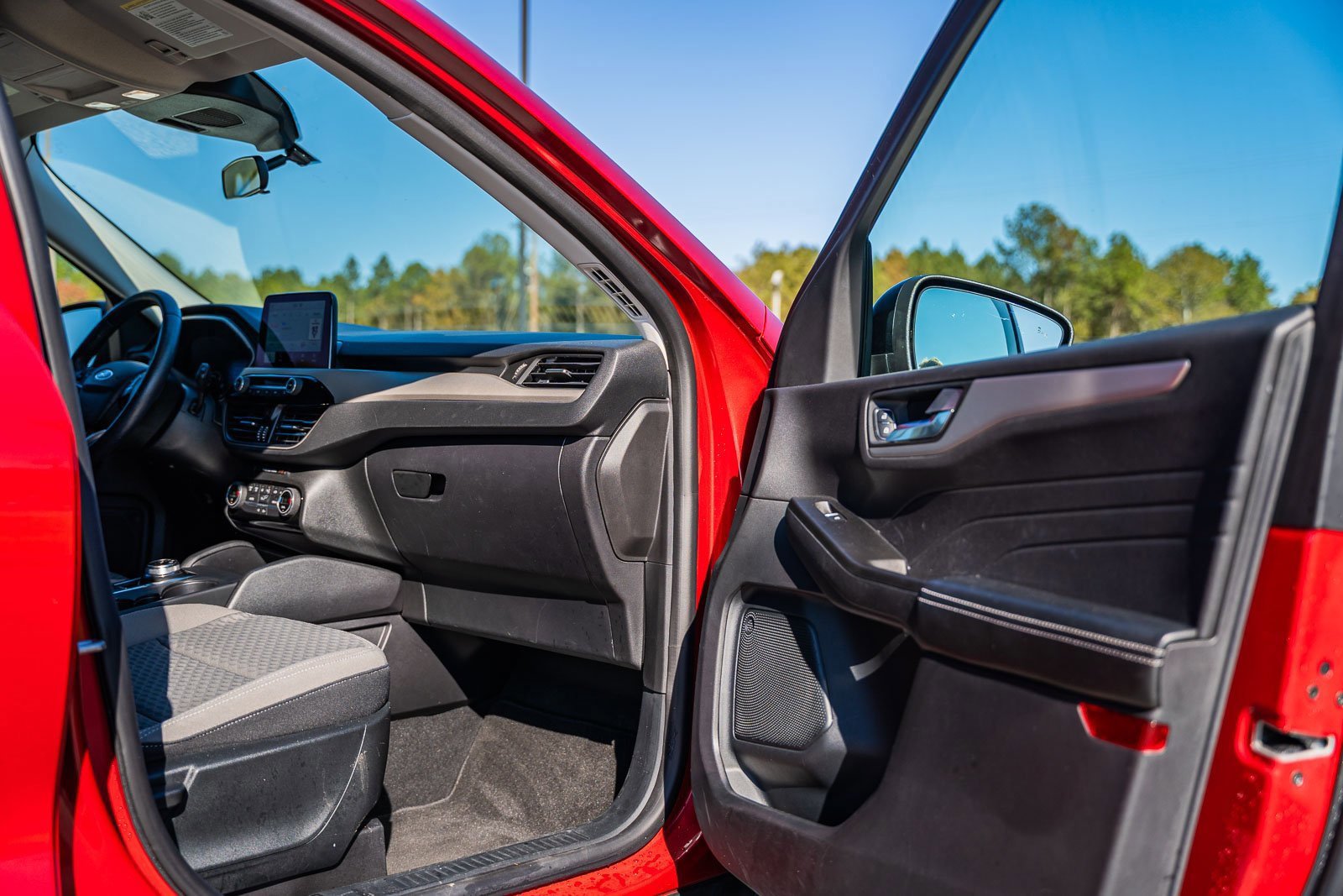 Certified 2021 Ford Escape SE w/ SE Sport Appearance Package image 12