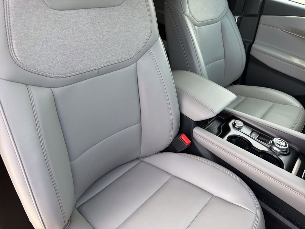 Certified 2025 Ford Explorer Active w/ Active Comfort Package RWD image 13