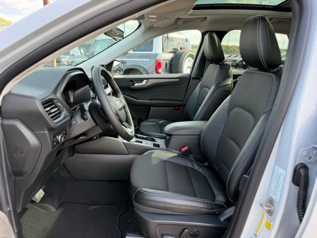 Certified 2026 Ford Escape SE w/ Class II Trailer Tow Package FWD image 16