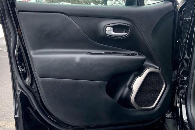 Used 2023 Jeep Renegade Latitude w/ Premium Group image 21