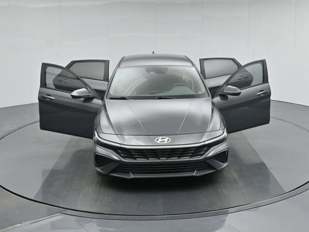 Used 2024 Hyundai Elantra SEL image 40