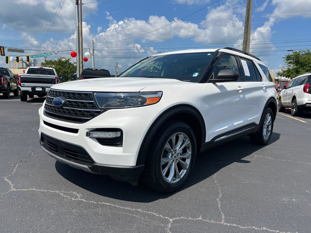 Certified 2022 Ford Explorer XLT w/ Equipment Group 202A AWD/4WD image 3