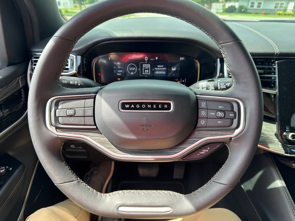 Used 2022 Jeep Wagoneer Series III w/ Convenience Group I AWD/4WD image 15