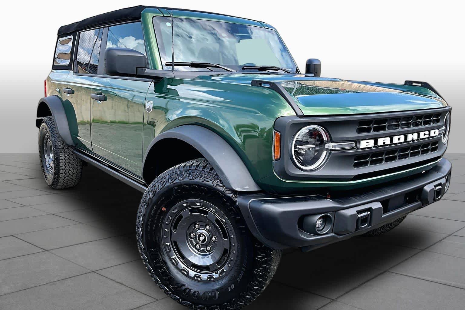 Certified 2025 Ford Bronco Big Bend w/ Sasquatch Package AWD/4WD image 3