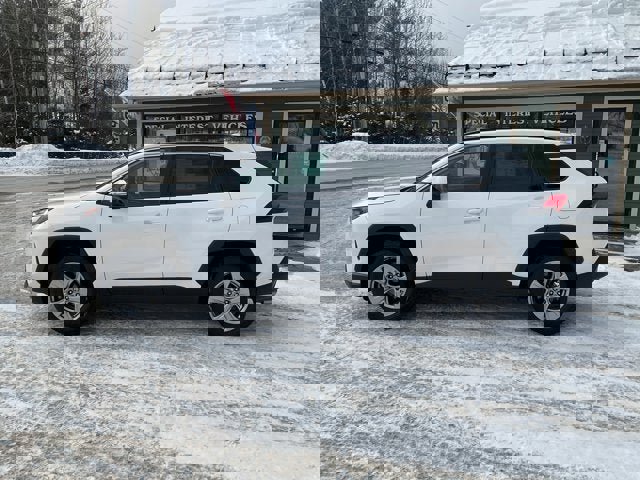 Used 2023 Toyota RAV4 XLE AWD/4WD image 4