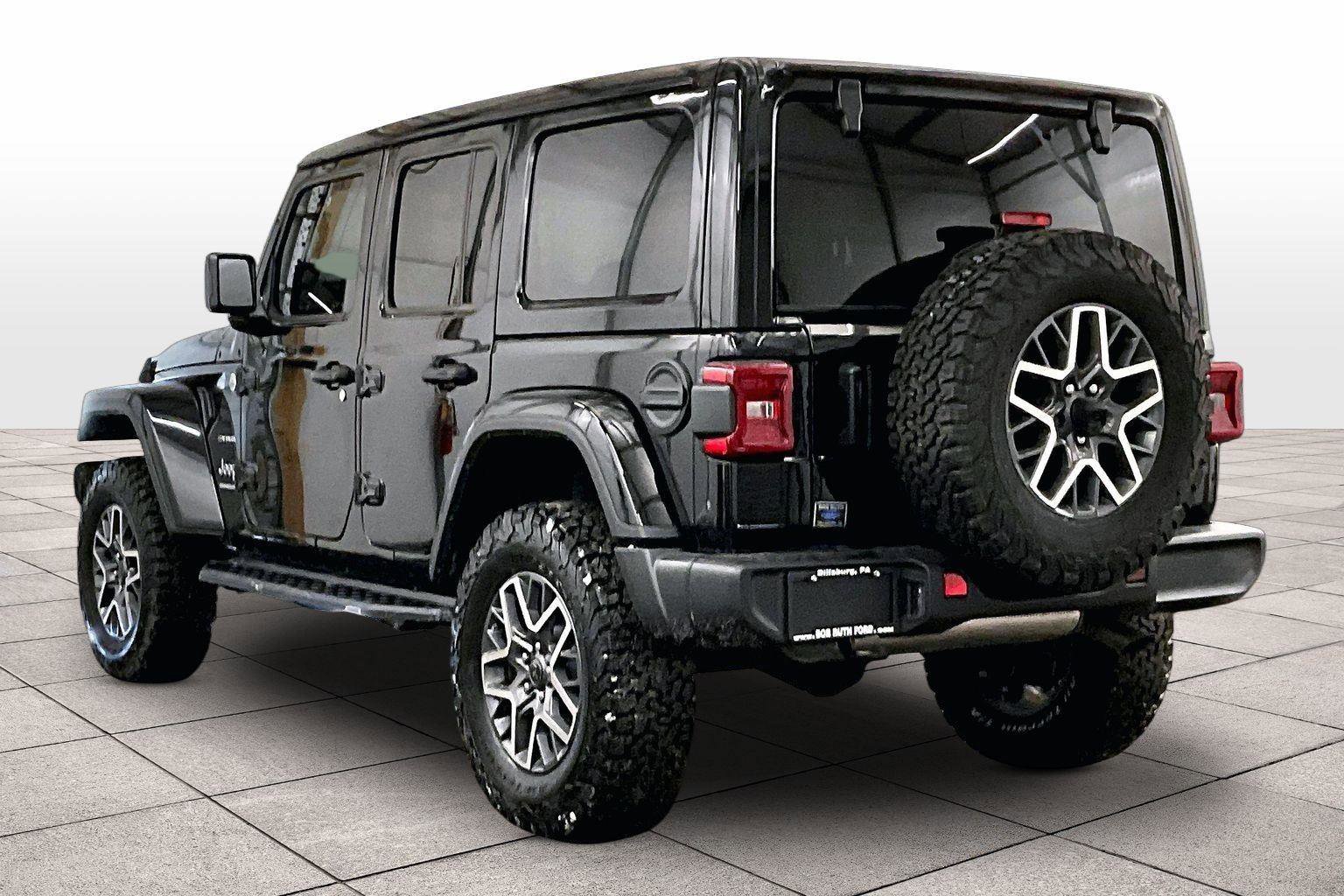 Used 2024 Jeep Wrangler Sahara w/ Technology Group image 10