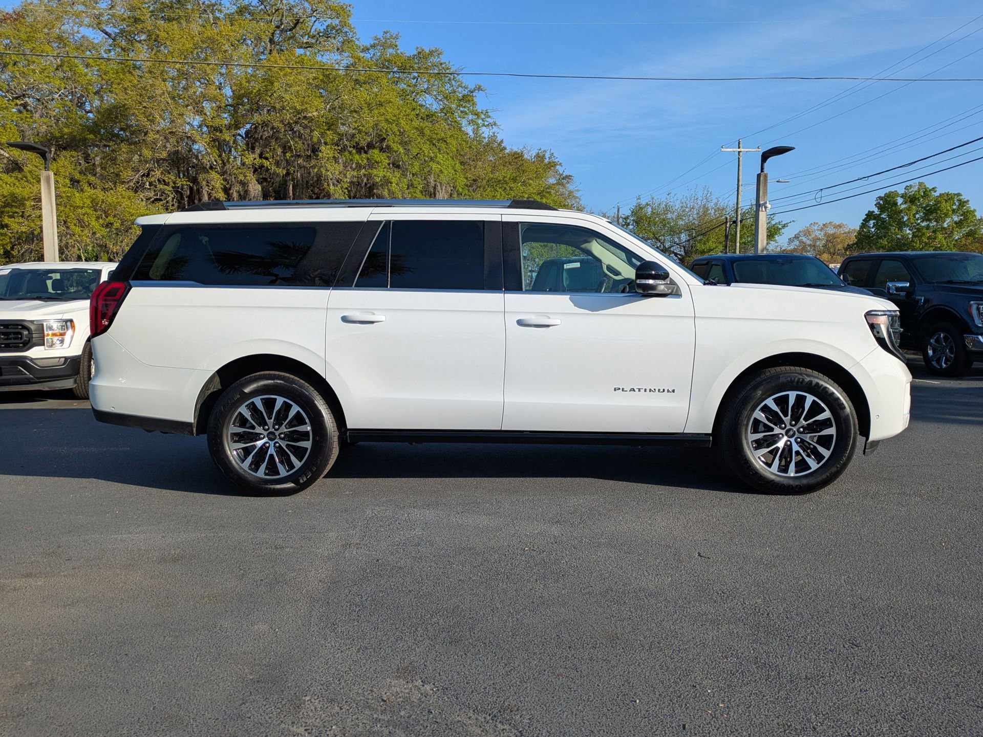 Certified 2025 Ford Expedition Max Platinum image 3