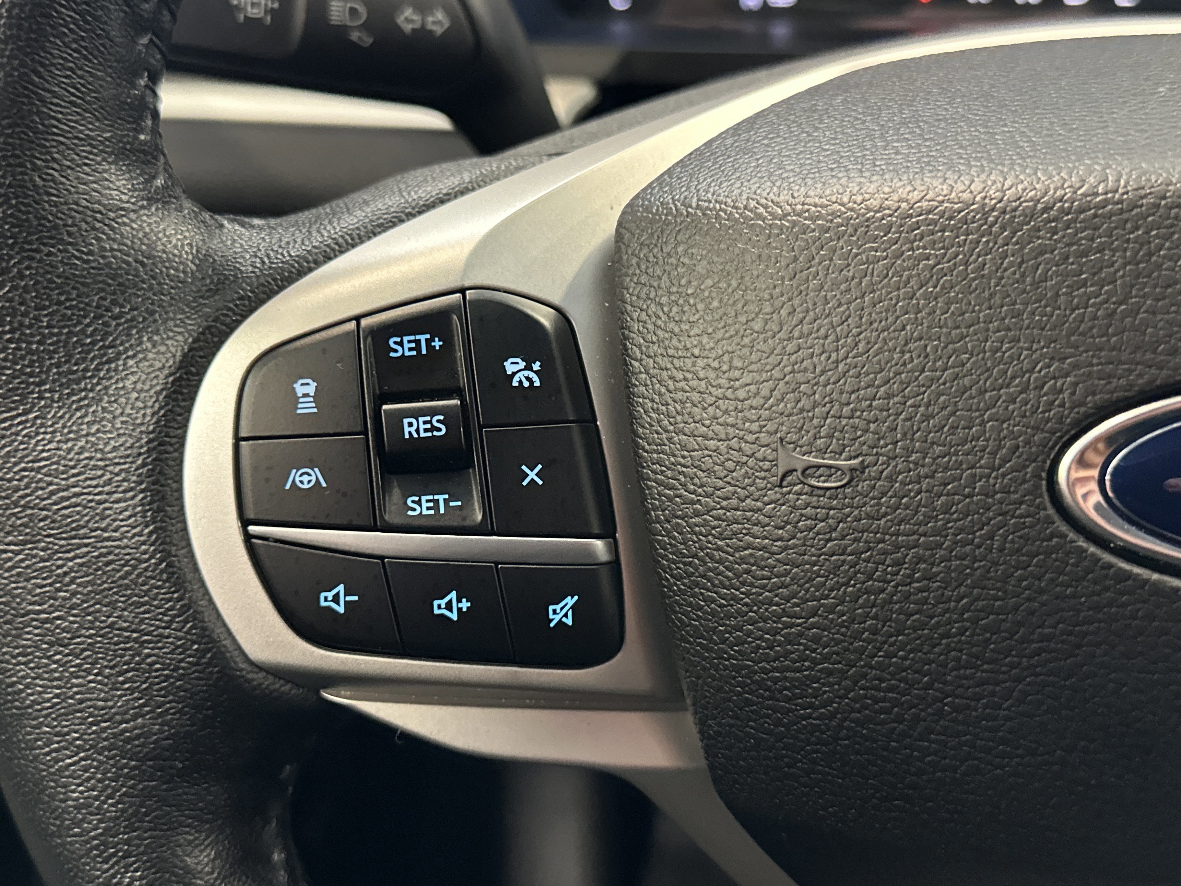 Certified 2022 Ford Explorer XLT w/ Equipment Group 202A image 36