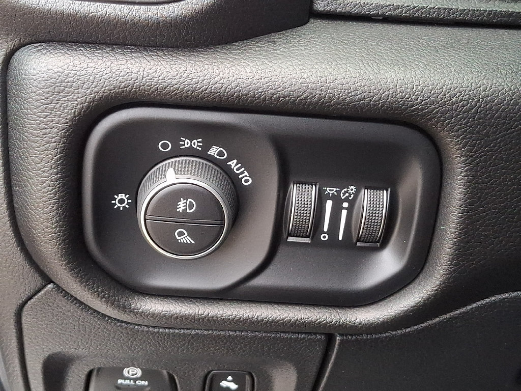 Used 2025 RAM 1500 Laramie w/ Sport Appearance Package AWD/4WD image 28