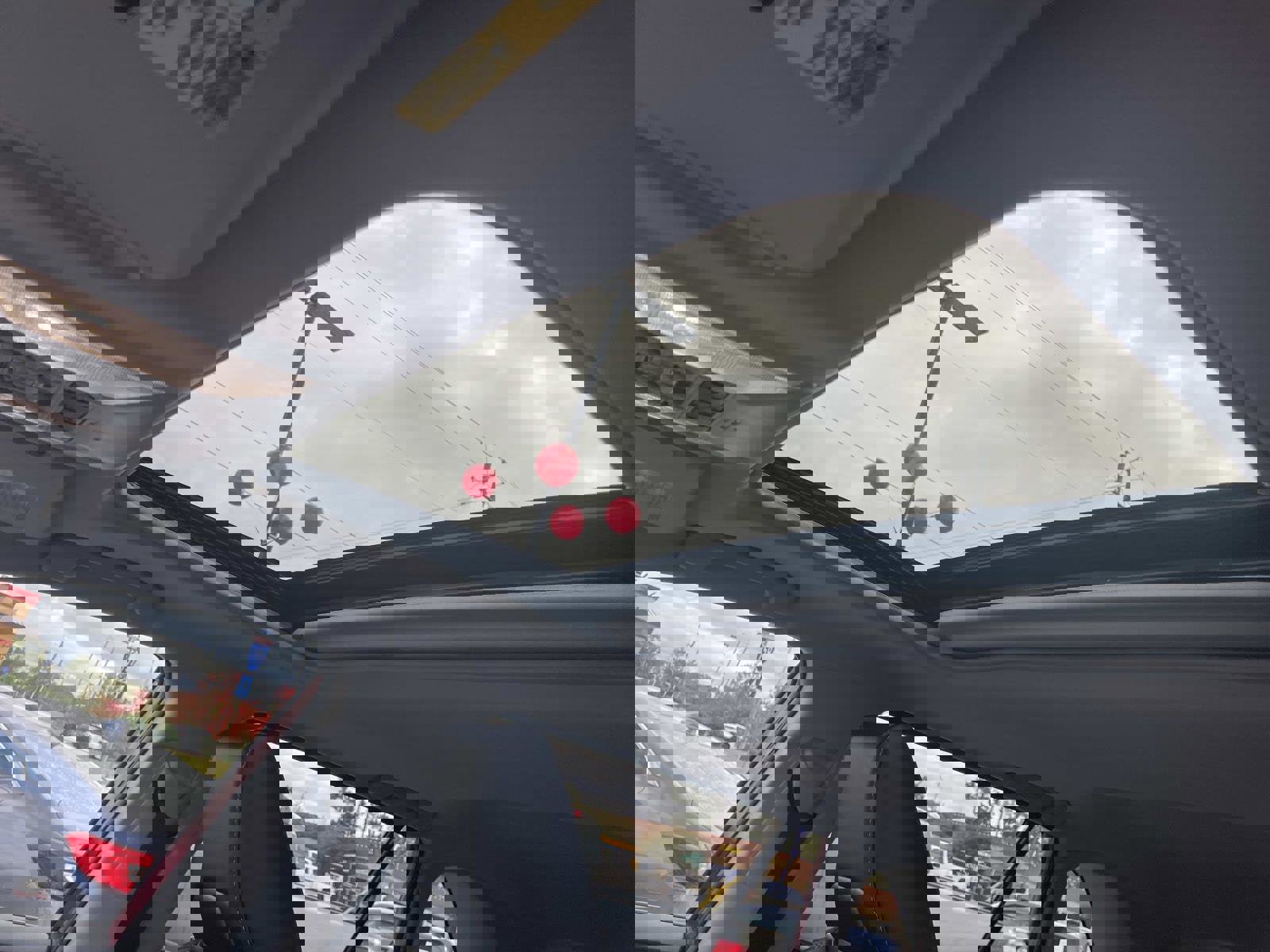 Used 2022 Toyota RAV4 XLE Premium image 17