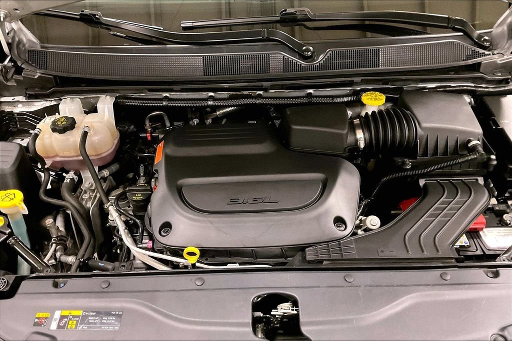 Used 2024 Chrysler Voyager LX FWD image 10