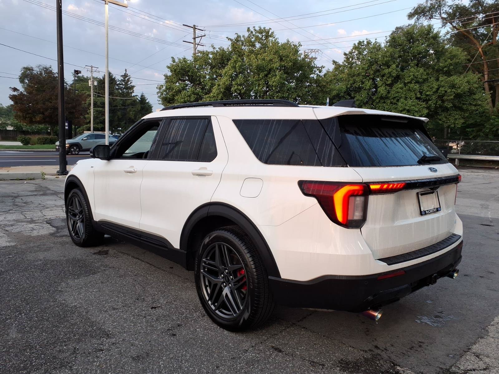 Certified 2025 Ford Explorer ST-Line w/ Premium Package AWD/4WD image 5