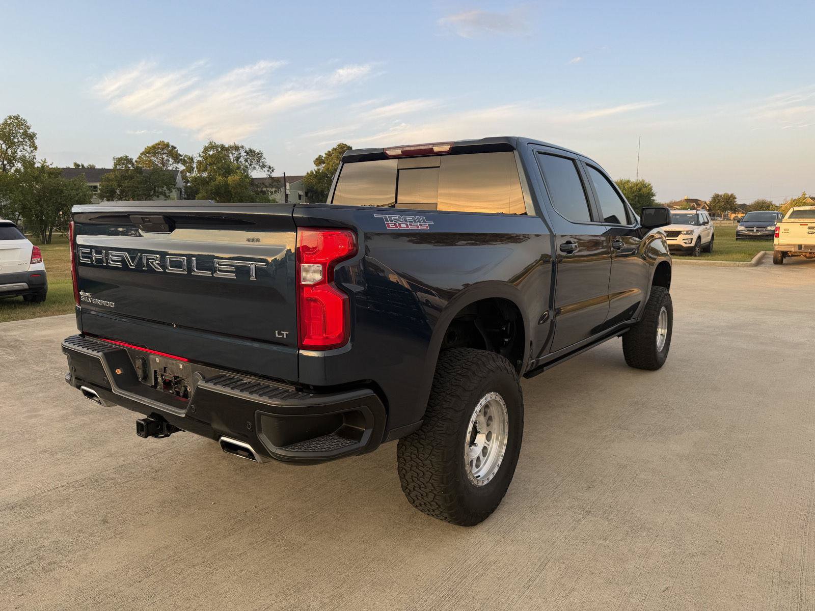 Used 2021 Chevrolet Silverado 1500 LT Trail Boss w/ Convenience Package II AWD/4WD image 4