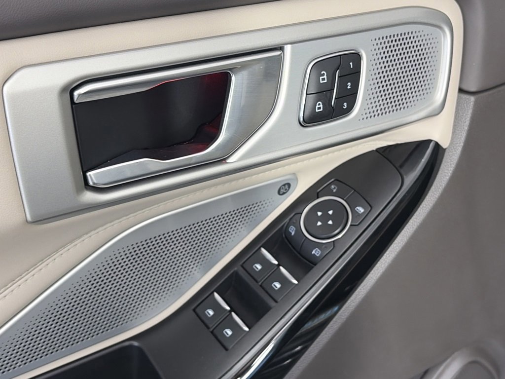 Certified 2022 Ford Explorer Platinum w/ Equipment Group 601A image 25