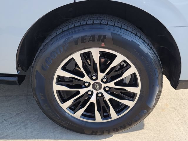 Certified 2025 Ford Expedition Platinum AWD/4WD image 15