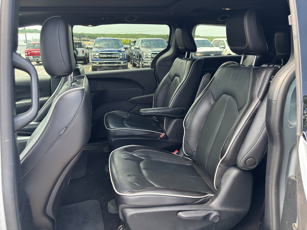 Used 2022 Chrysler Pacifica Limited w/ S Appearance Package FWD image 13