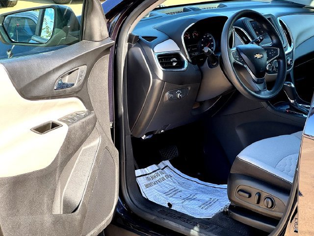 Used 2020 Chevrolet Equinox LS w/ LS Convenience Package FWD image 9