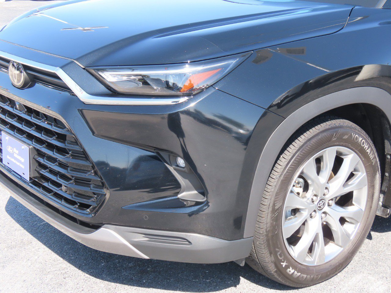Used 2025 Toyota Grand Highlander AWD image 3