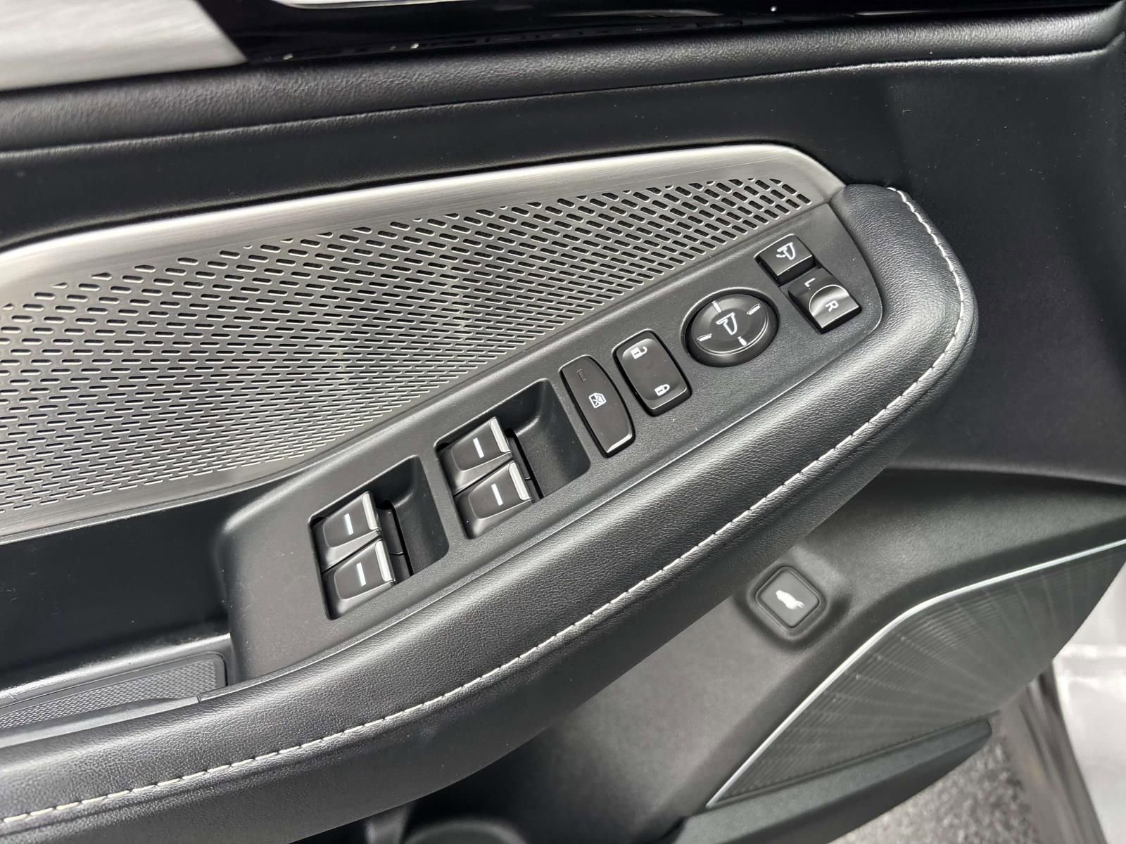 Used 2023 Acura MDX SH-AWD w/ Technology Package image 15