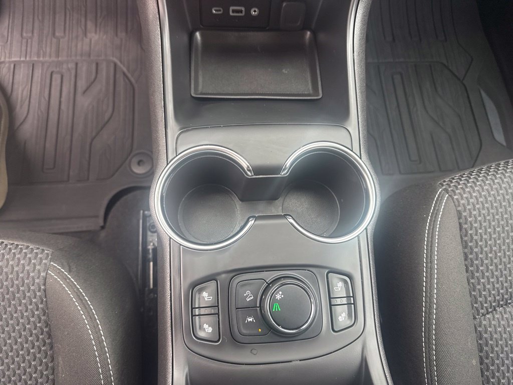 Used 2024 GMC Terrain SLE w/ Driver Convenience Package FWD image 28