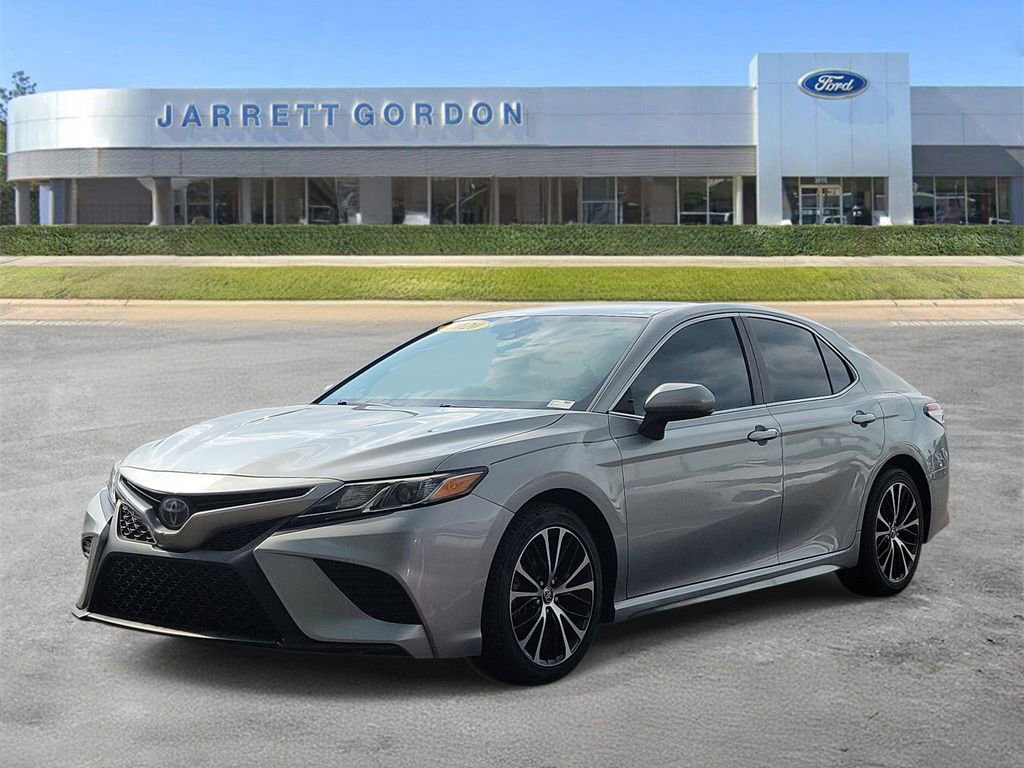 Used 2020 Toyota Camry SE FWD image 2