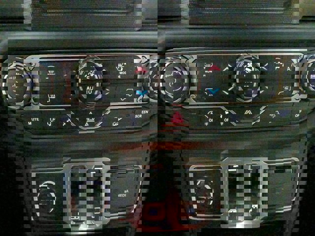 Used 2019 Jeep Wrangler Sport image 16