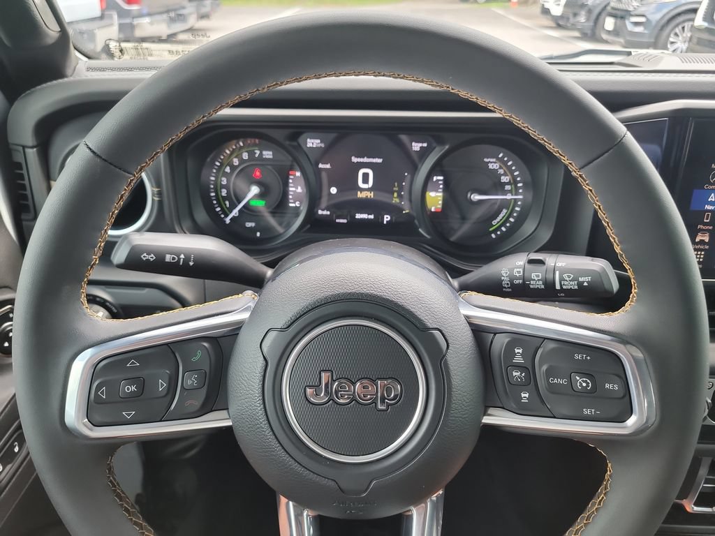 Used 2024 Jeep Wrangler Unlimited Sahara w/ Technology Group AWD/4WD image 28