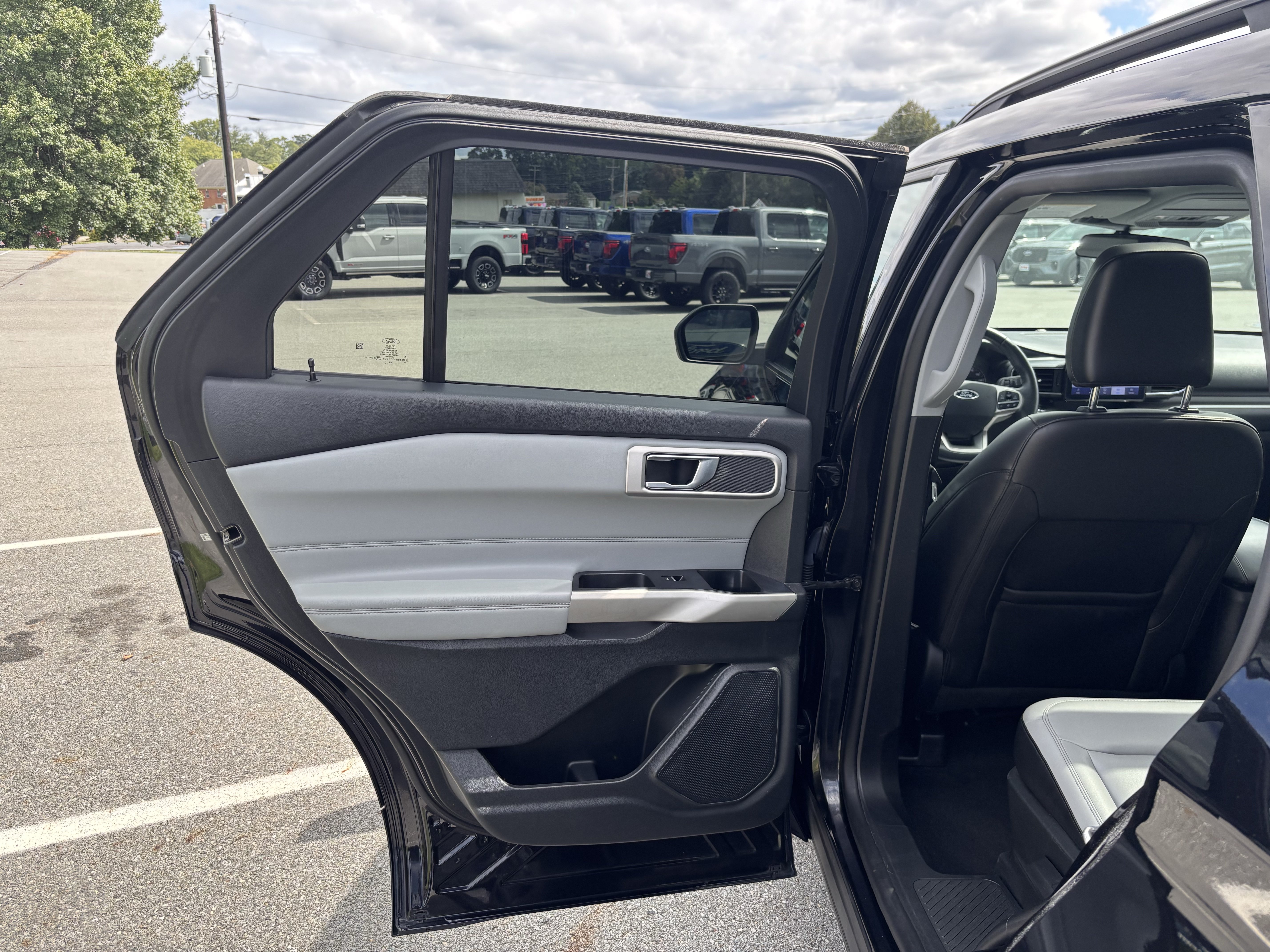 Certified 2021 Ford Explorer XLT w/ Equipment Group 202A AWD/4WD image 42