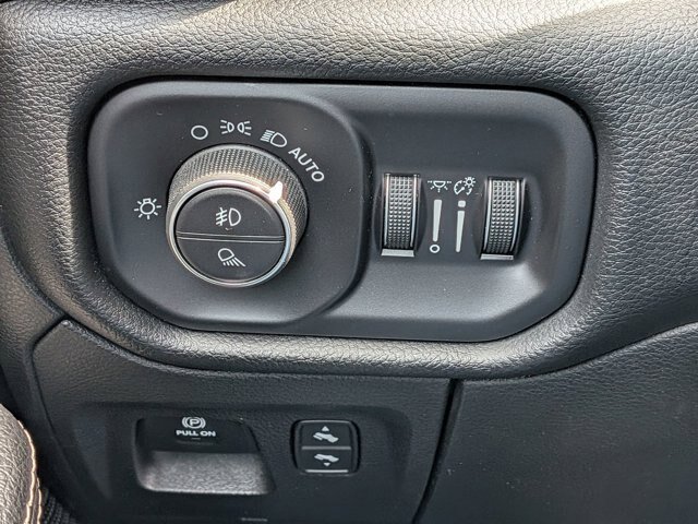 Used 2022 RAM 1500 Laramie w/ Trailer Tow Group RWD image 18