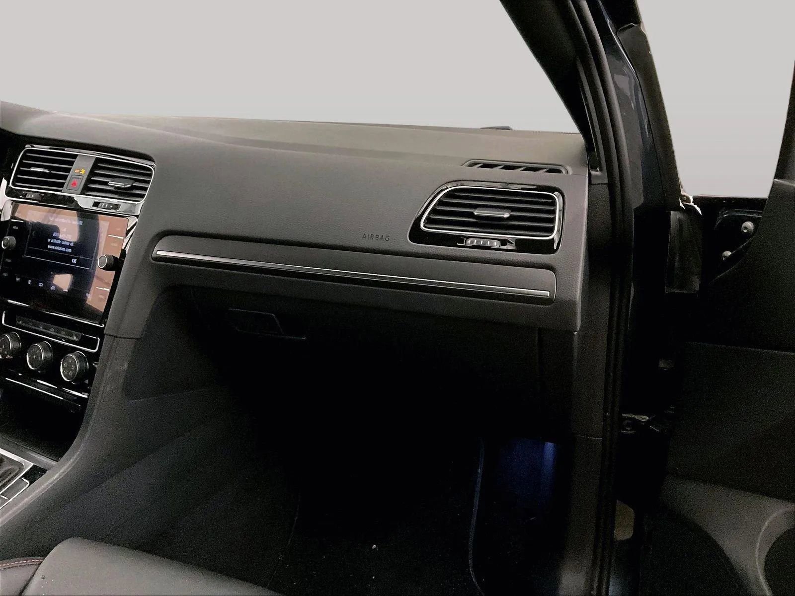 Used 2019 Volkswagen Golf S FWD image 15