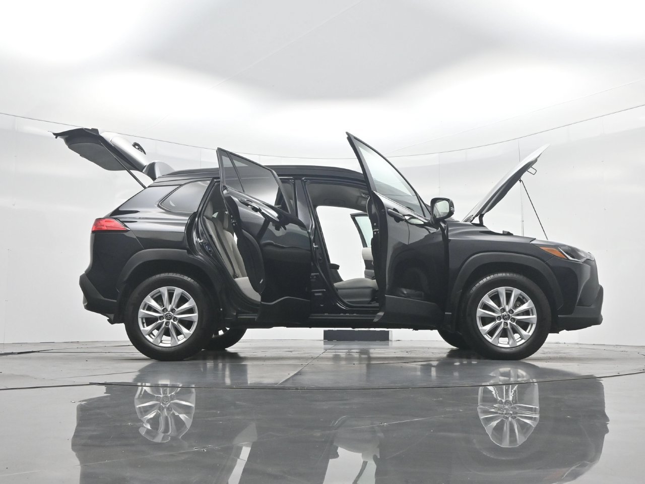 Used 2025 Toyota Corolla Cross LE FWD image 56
