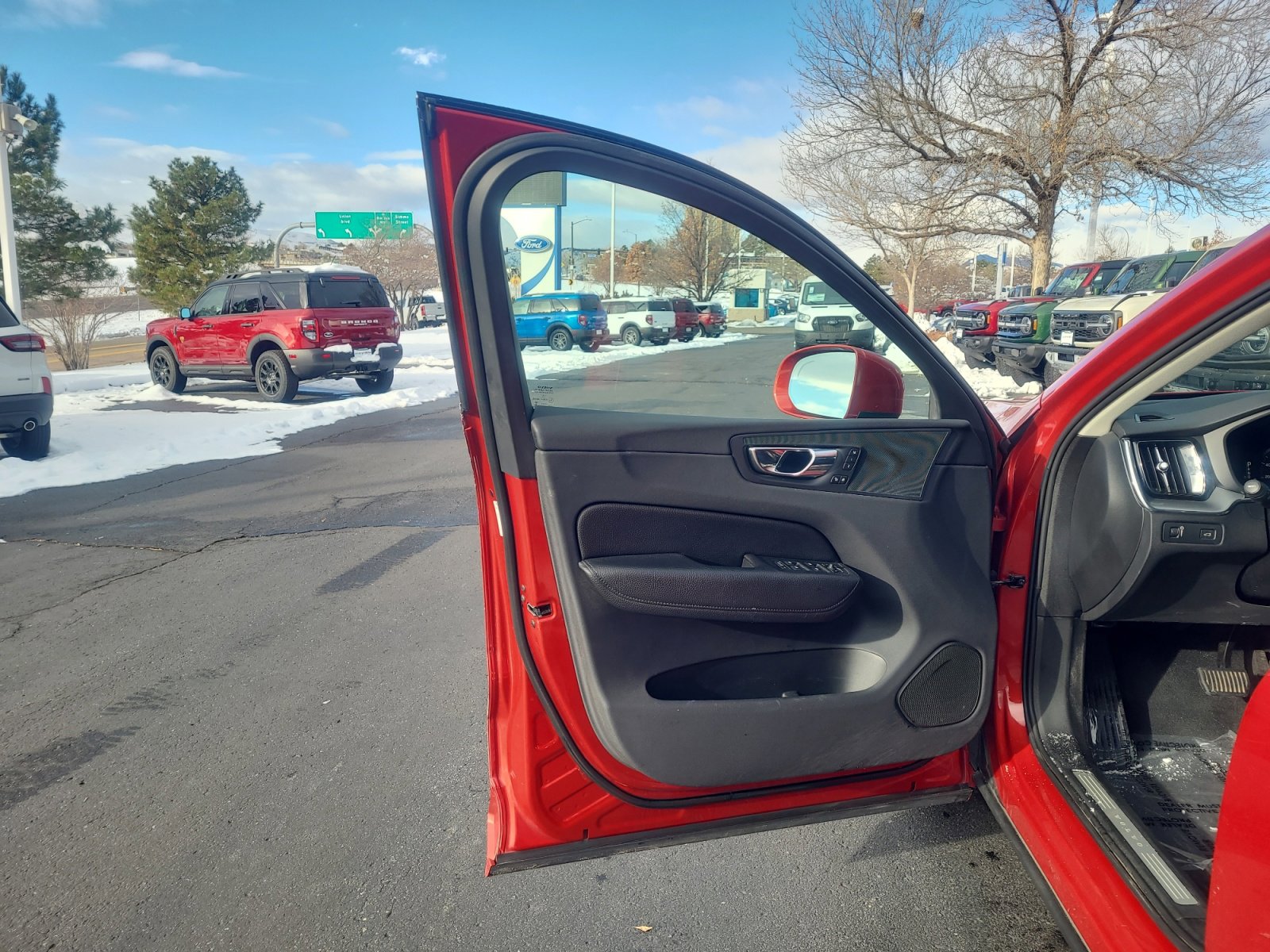 Used 2019 Volvo XC60 T5 Momentum w/ Premium Package image 13