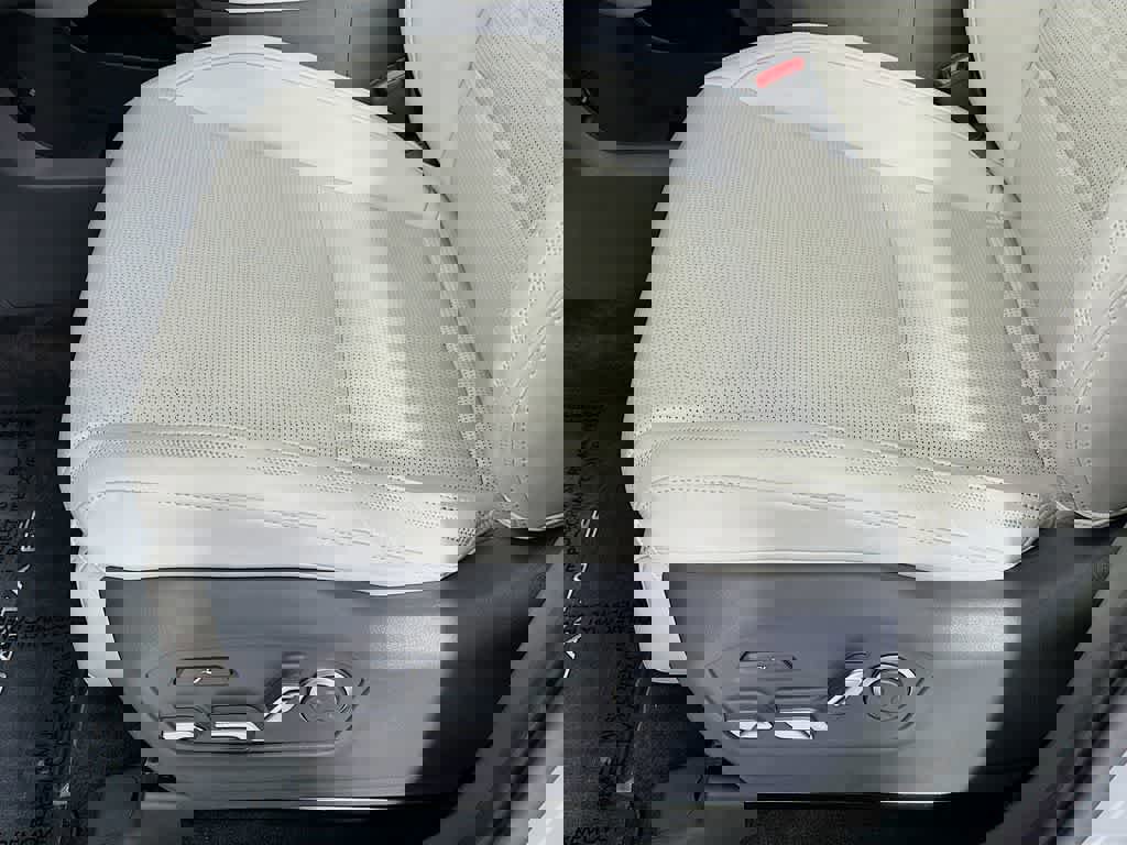 Used 2025 Hyundai Santa Fe Calligraphy image 31