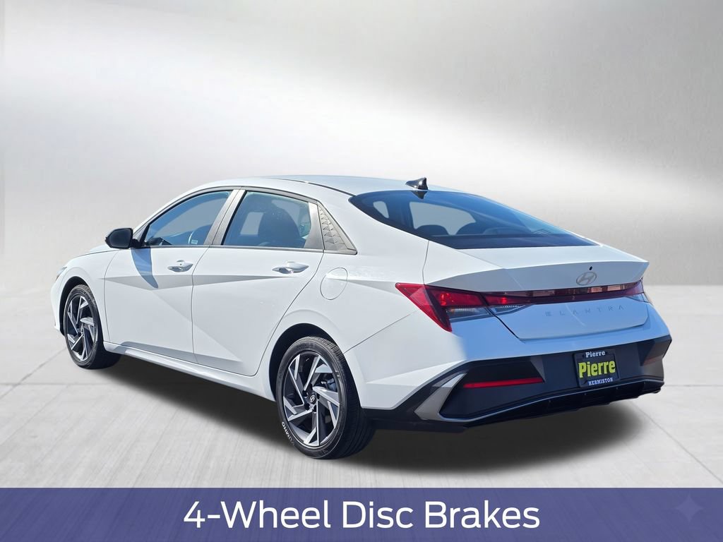 Used 2025 Hyundai Elantra SEL FWD image 4