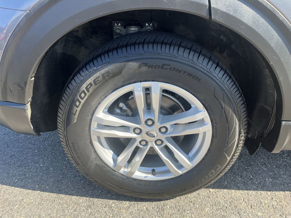 Certified 2021 Ford Explorer XLT w/ Equipment Group 202A AWD/4WD image 2