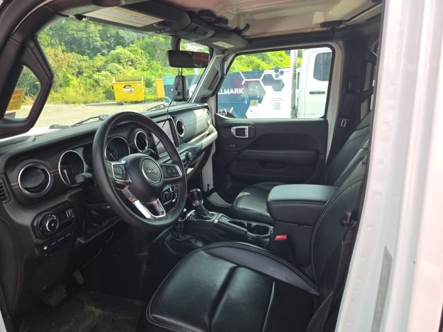 Used 2023 Jeep Wrangler Unlimited Sahara w/ Cold Weather Group AWD/4WD image 5