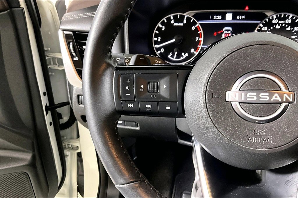 Used 2023 Nissan Rogue SL w/ SL Premium Package image 14