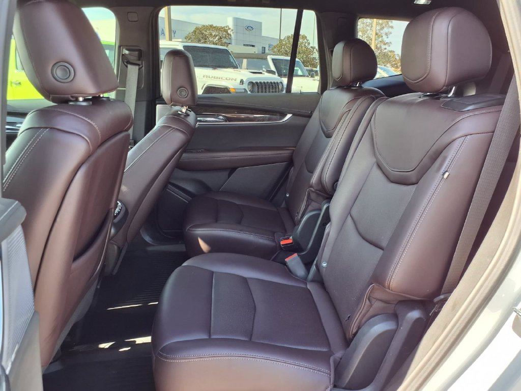 Used 2024 Cadillac XT6 Premium Luxury w/ Technology Package FWD image 26
