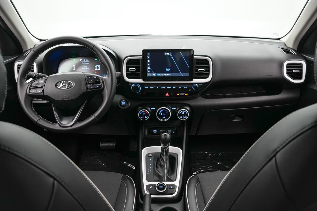 Used 2025 Hyundai Venue Limited FWD image 14