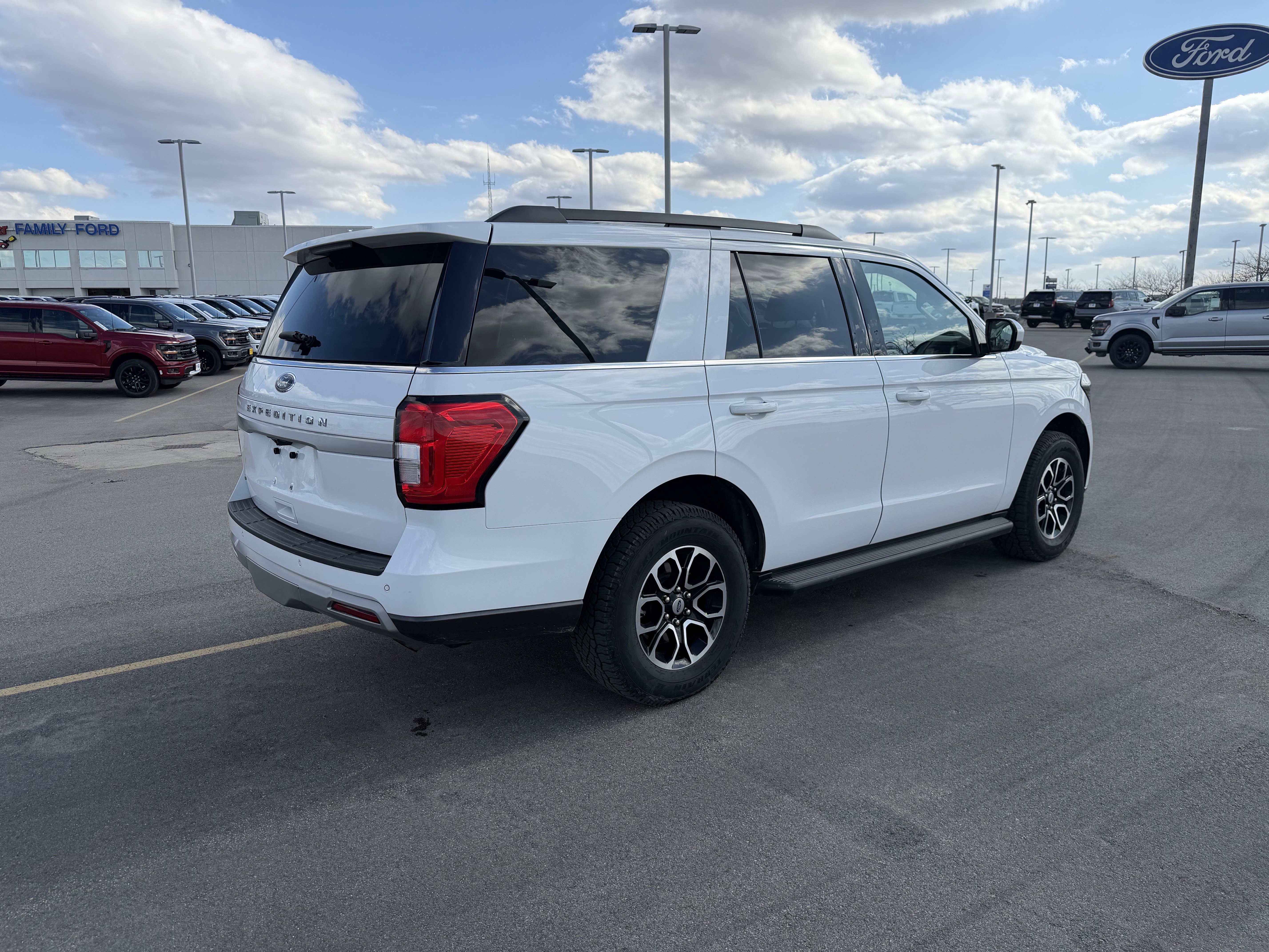 Certified 2024 Ford Expedition XLT AWD/4WD image 4