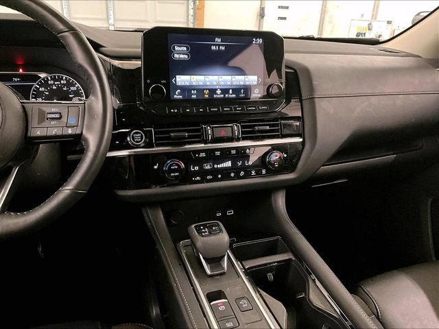 Used 2023 Nissan Pathfinder SL w/ Black Appearance Package AWD/4WD image 6