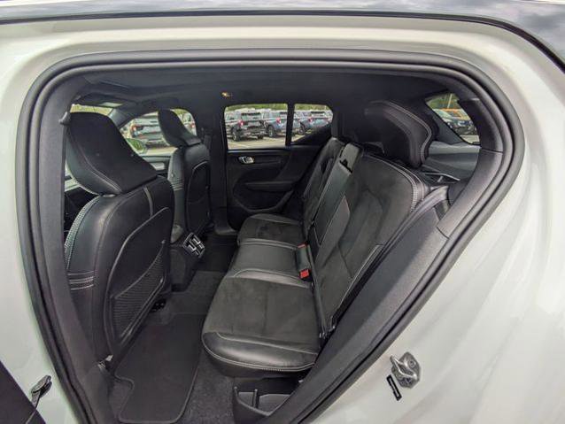 Used 2019 Volvo XC40 T5 R-Design AWD/4WD image 29
