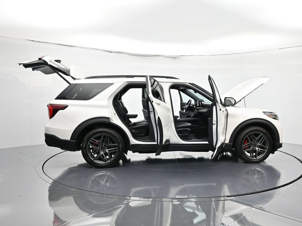 Certified 2025 Ford Explorer ST-Line w/ Premium Package image 50