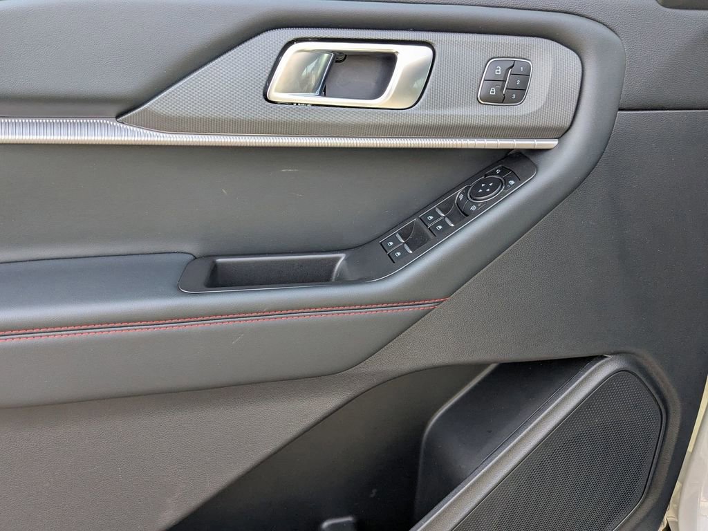 Certified 2025 Ford Explorer ST-Line w/ Premium Package image 22