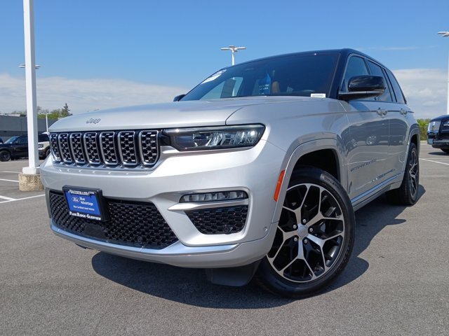 Used 2025 Jeep Grand Cherokee Summit AWD/4WD image 32