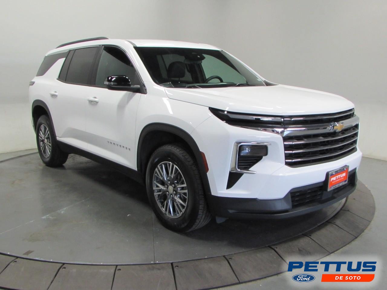 Used 2025 Chevrolet Traverse LT