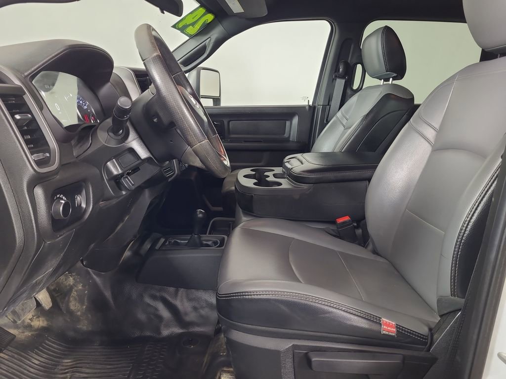 Used 2024 RAM 3500 Tradesman w/ Chrome Appearance Group image 17