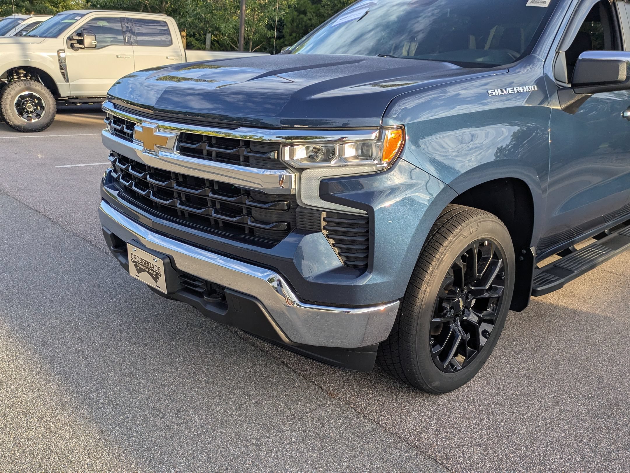 Used 2023 Chevrolet Silverado 1500 LT AWD/4WD image 9
